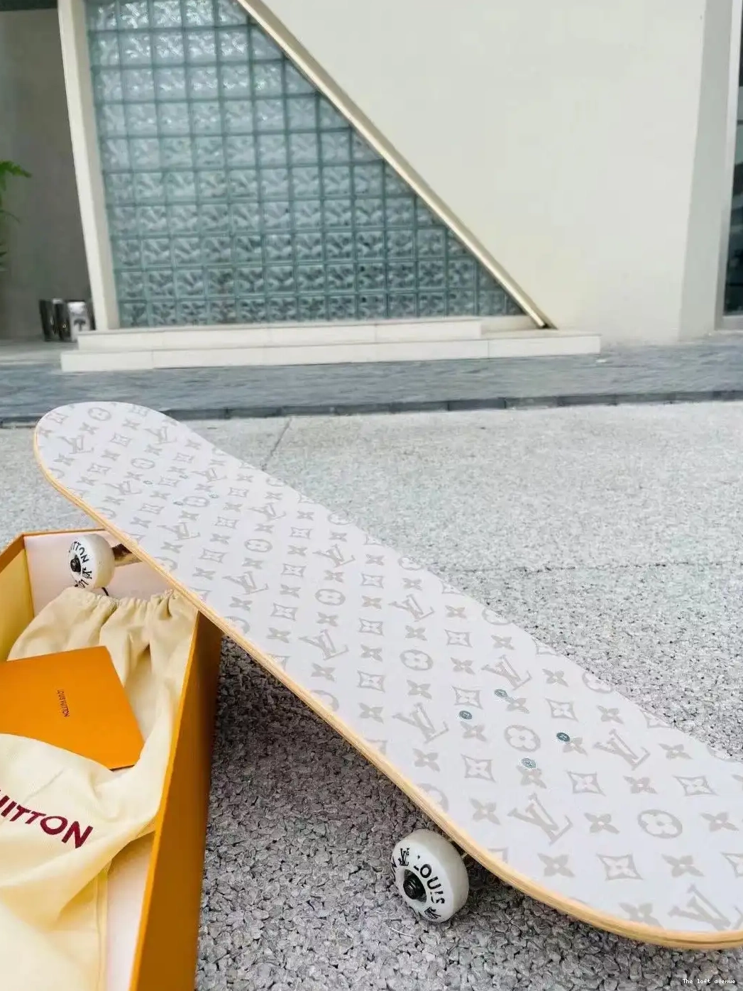 LV SKATEBOARD CUSTOM 0609